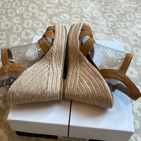 Dolce Vita Tan Wedge Sandals - Picture 7 of 10